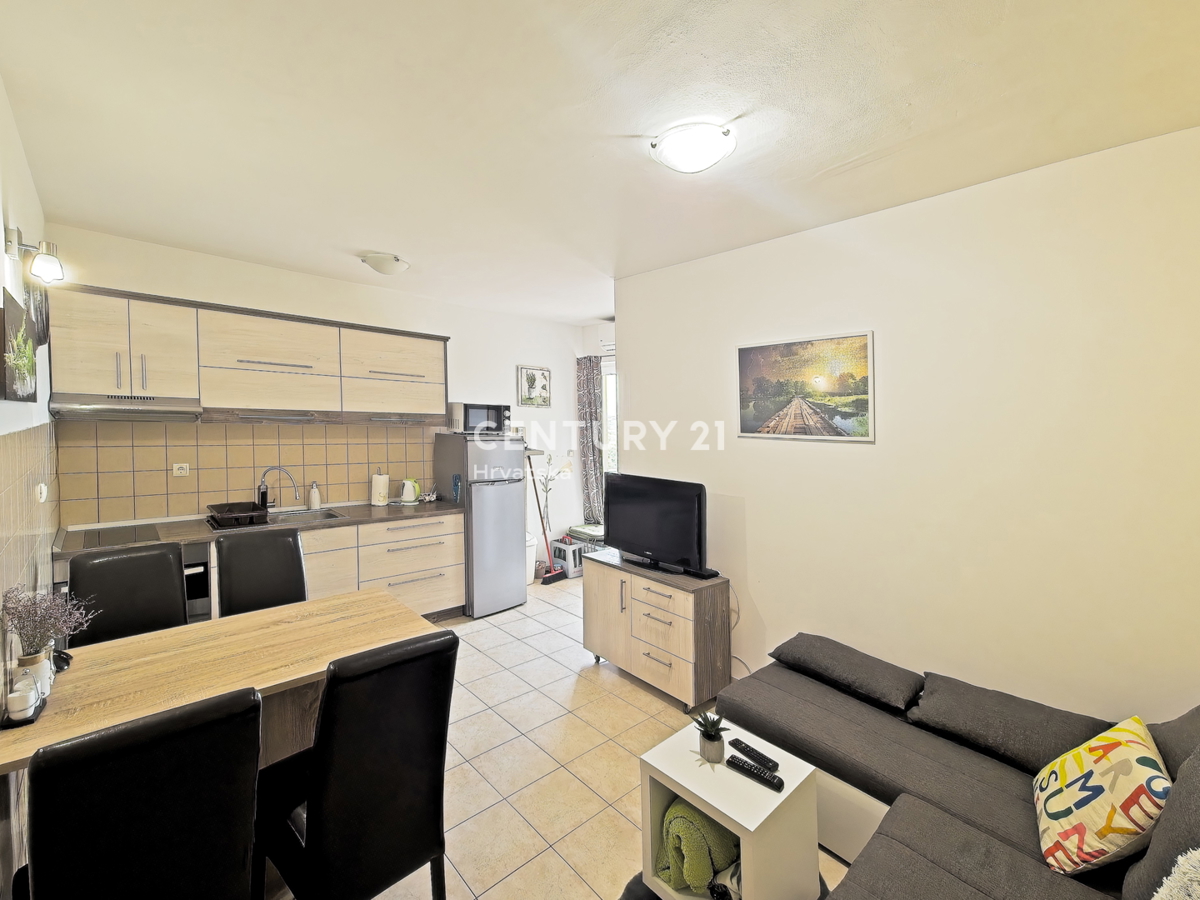 POSEDARJE: Dvosobno stanovanje s čudovitim pogledom na morje