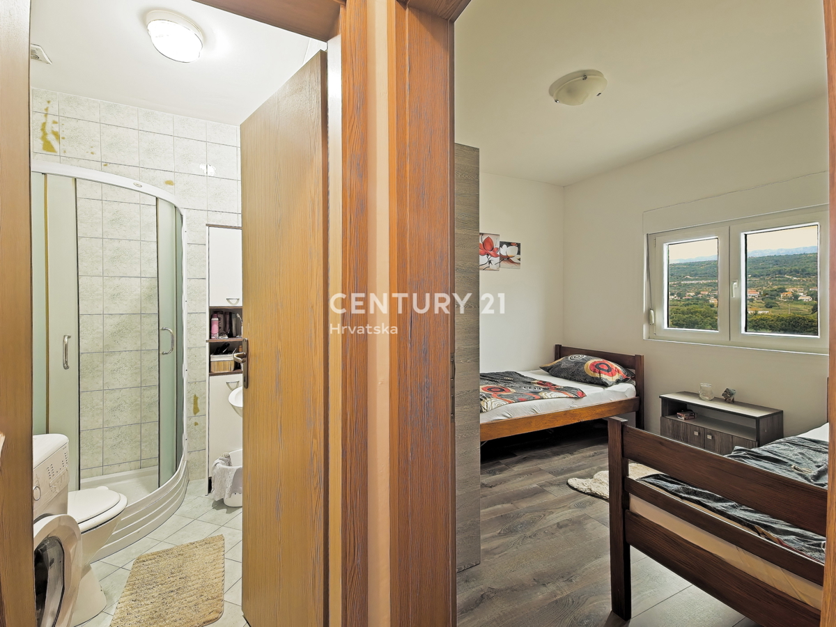 POSEDARJE: Dvosobno stanovanje s čudovitim pogledom na morje