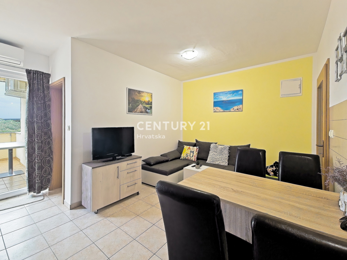 POSEDARJE: Dvosobno stanovanje s čudovitim pogledom na morje