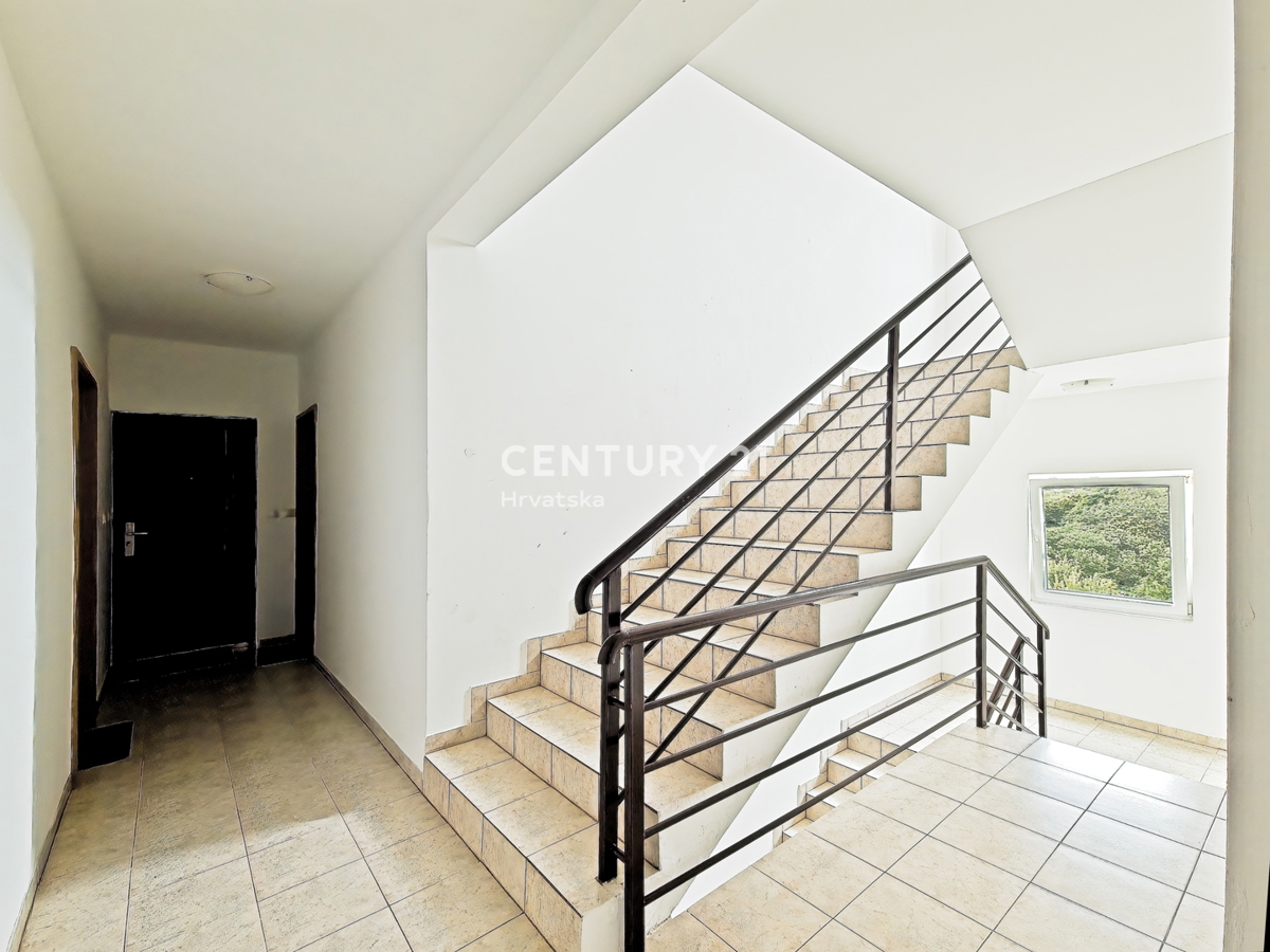 POSEDARJE: Dvosobno stanovanje s čudovitim pogledom na morje