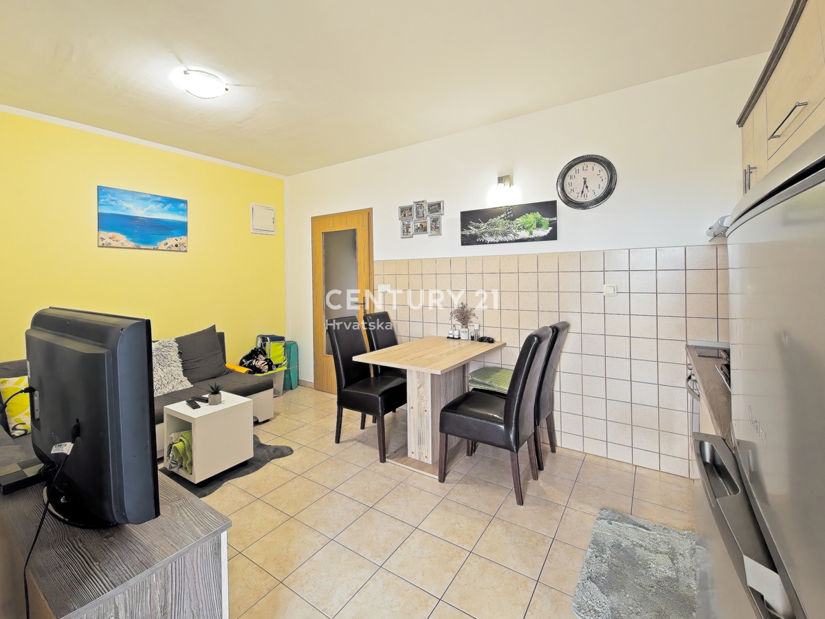 POSEDARJE: Dvosobno stanovanje s čudovitim pogledom na morje