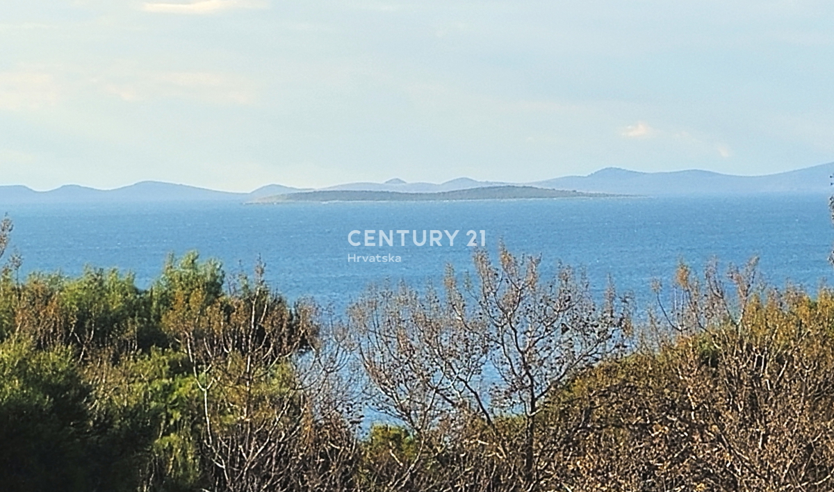 Pakoštane, dvosobno stanovanje s pokrito teraso in pogledom na morje, 70 m do plaže
