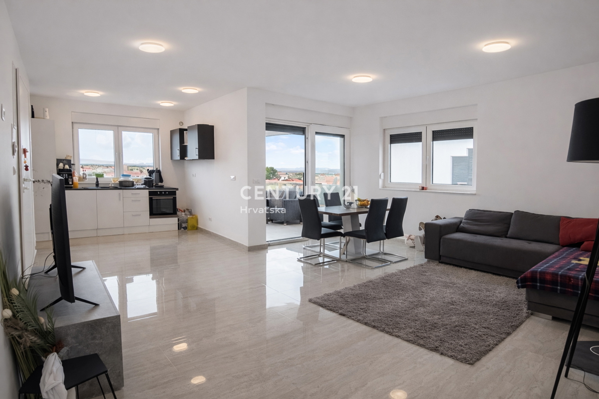 Vir – dvonadstropno stanovanje s strešno teraso in pogledom na morje