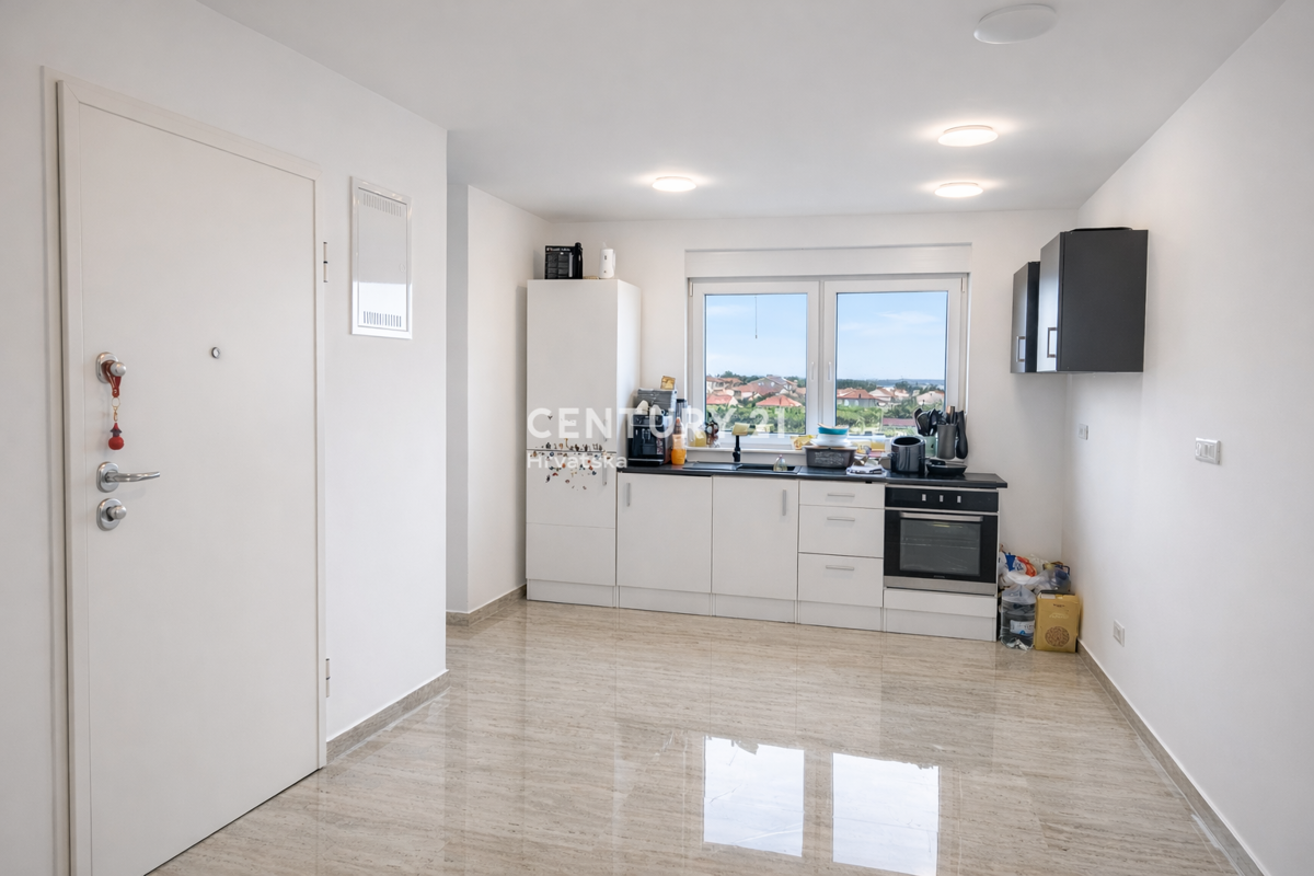 Vir – dvonadstropno stanovanje s strešno teraso in pogledom na morje