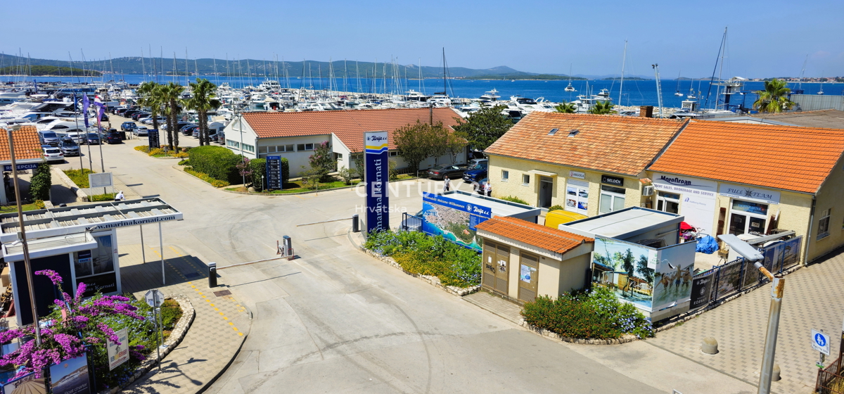 Odlično trisobno stanovanje v novogradnji, površine 82 m2, le 70 m od morja