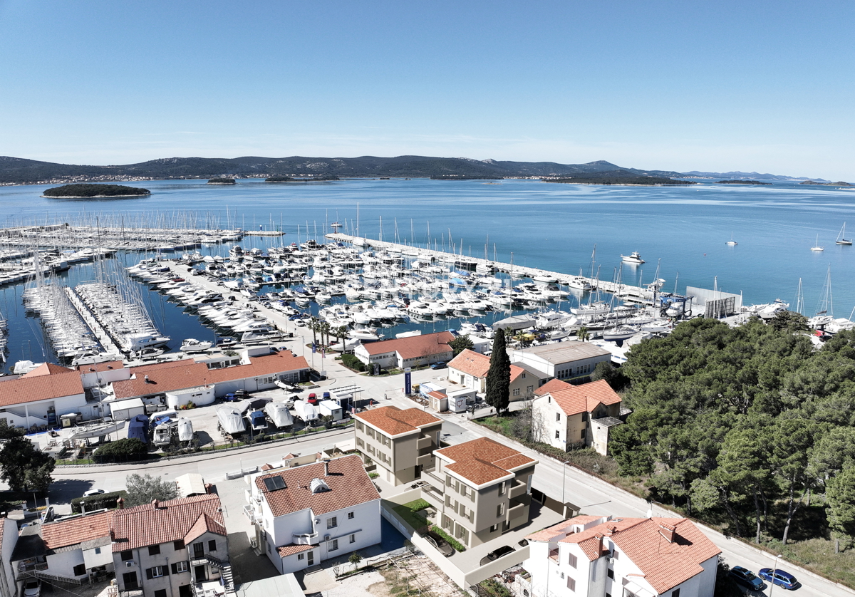 trosobno stanovanje v novogradnji površine 82 m2, samo 70 m od morja