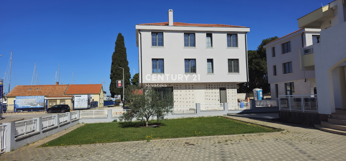 trosobno stanovanje v novogradnji površine 82 m2, samo 70 m od morja