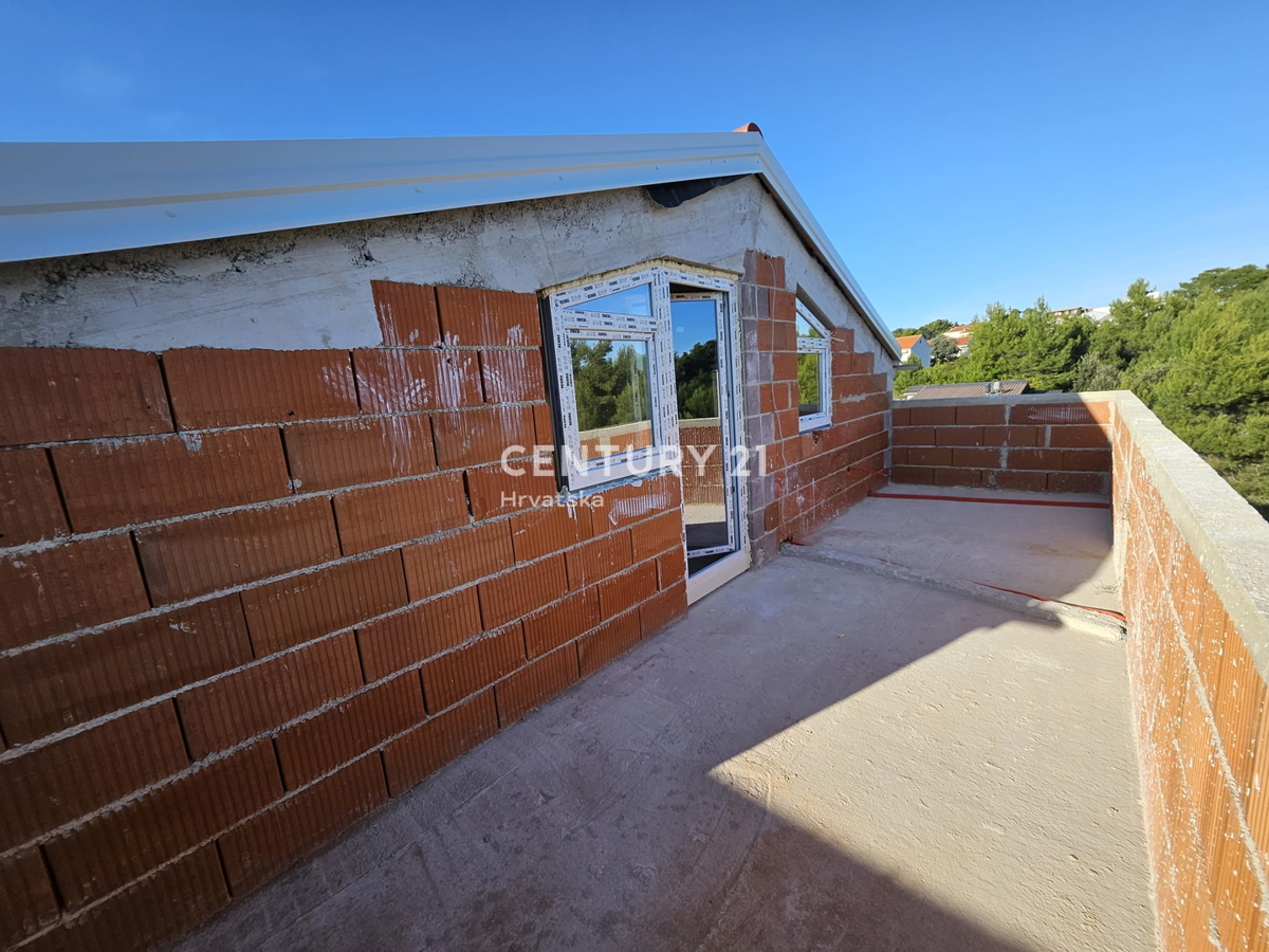 Vir - Torovi: Apartmán na druhom poschodí, veľká terasa, výhľad na more!