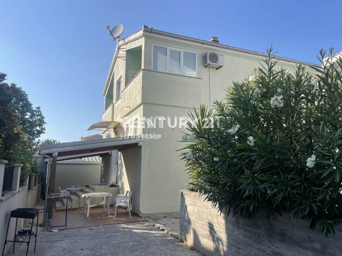 Biograd na Moru hiša s šestimi apartmaji