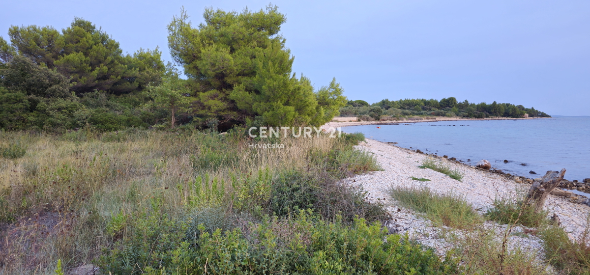 Biograd na Moru, Kumenat, izjemno privlačno zemljišče neposredno ob morju