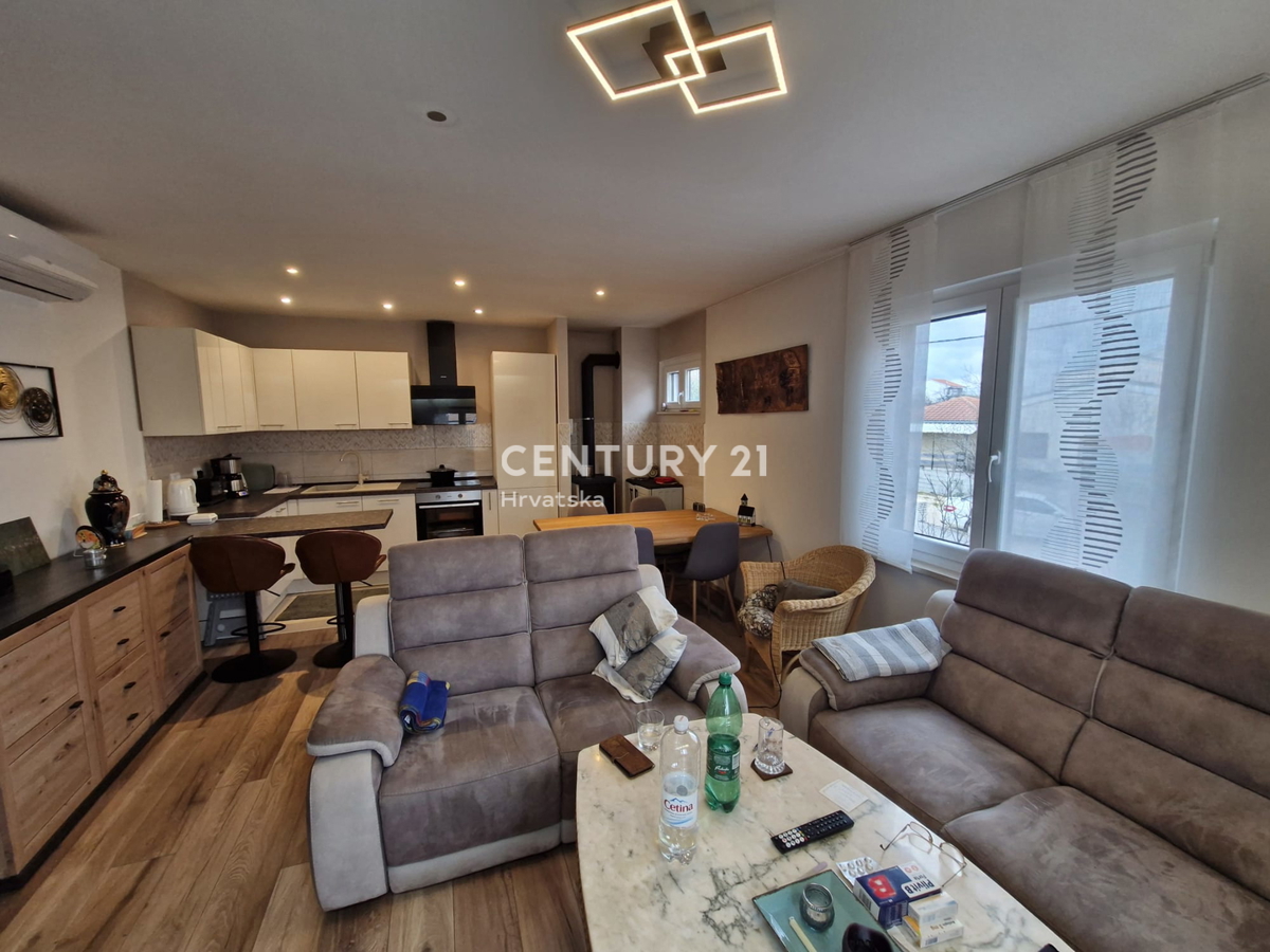 Turanj - Biograd na Moru - novozaprtjena obnovljena hiša