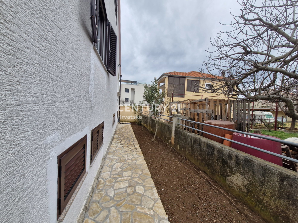 Turanj - Biograd na Moru - novozaprtjena obnovljena hiša