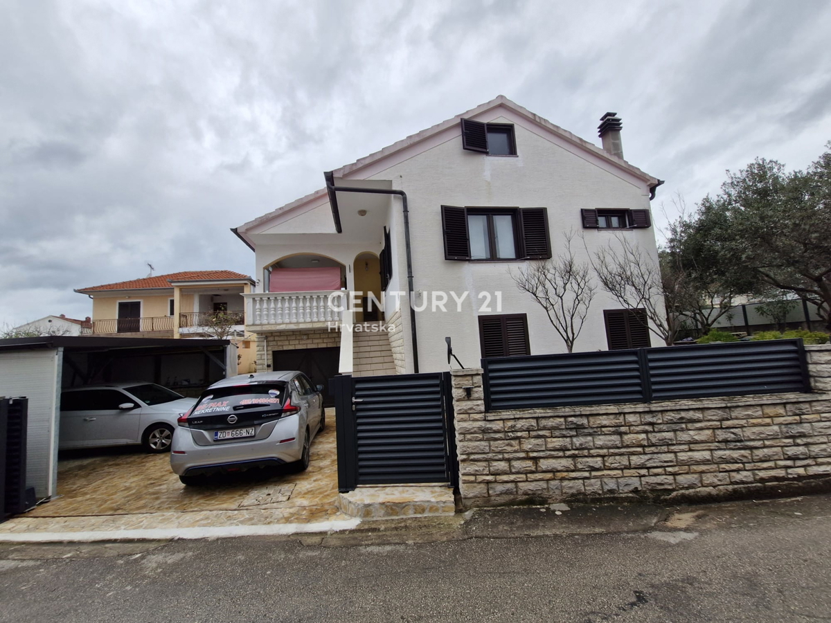 Turanj - Biograd na Moru - novozaprtjena obnovljena hiša