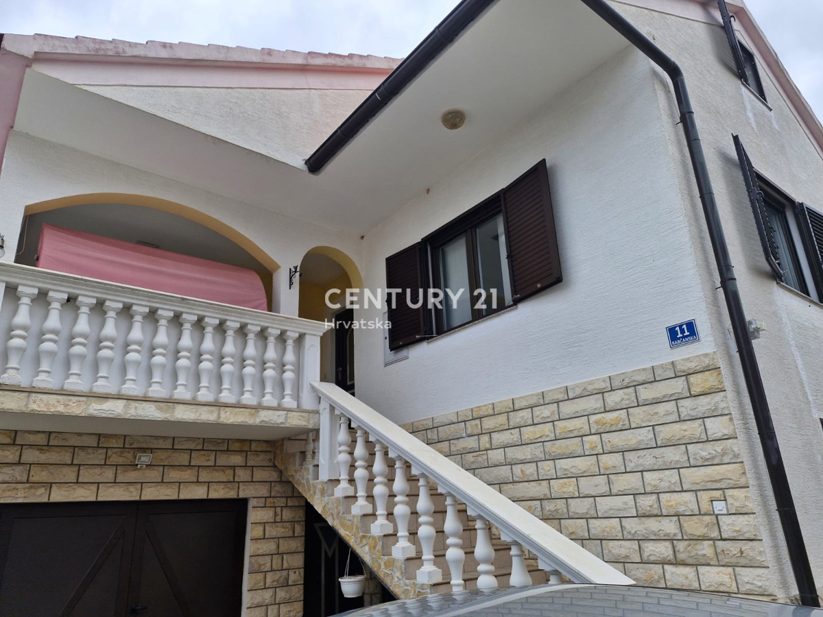 Turanj - Biograd na Moru - novozaprtjena obnovljena hiša