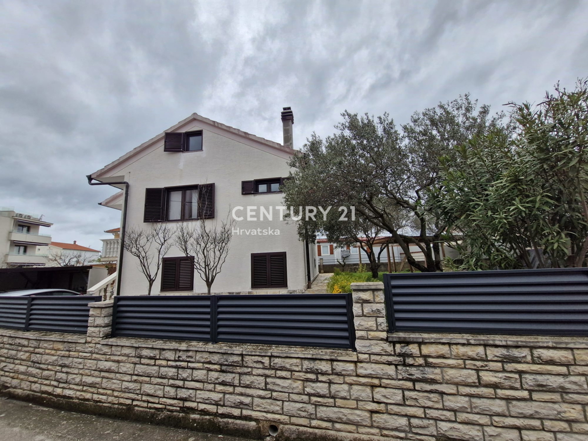 Turanj - Biograd na Moru - novozaprtjena obnovljena hiša