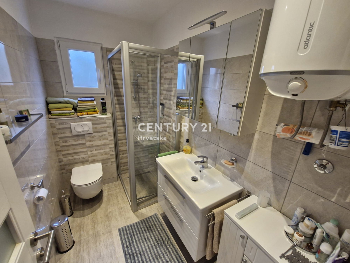 Turanj - Biograd na Moru - novozaprtjena obnovljena hiša