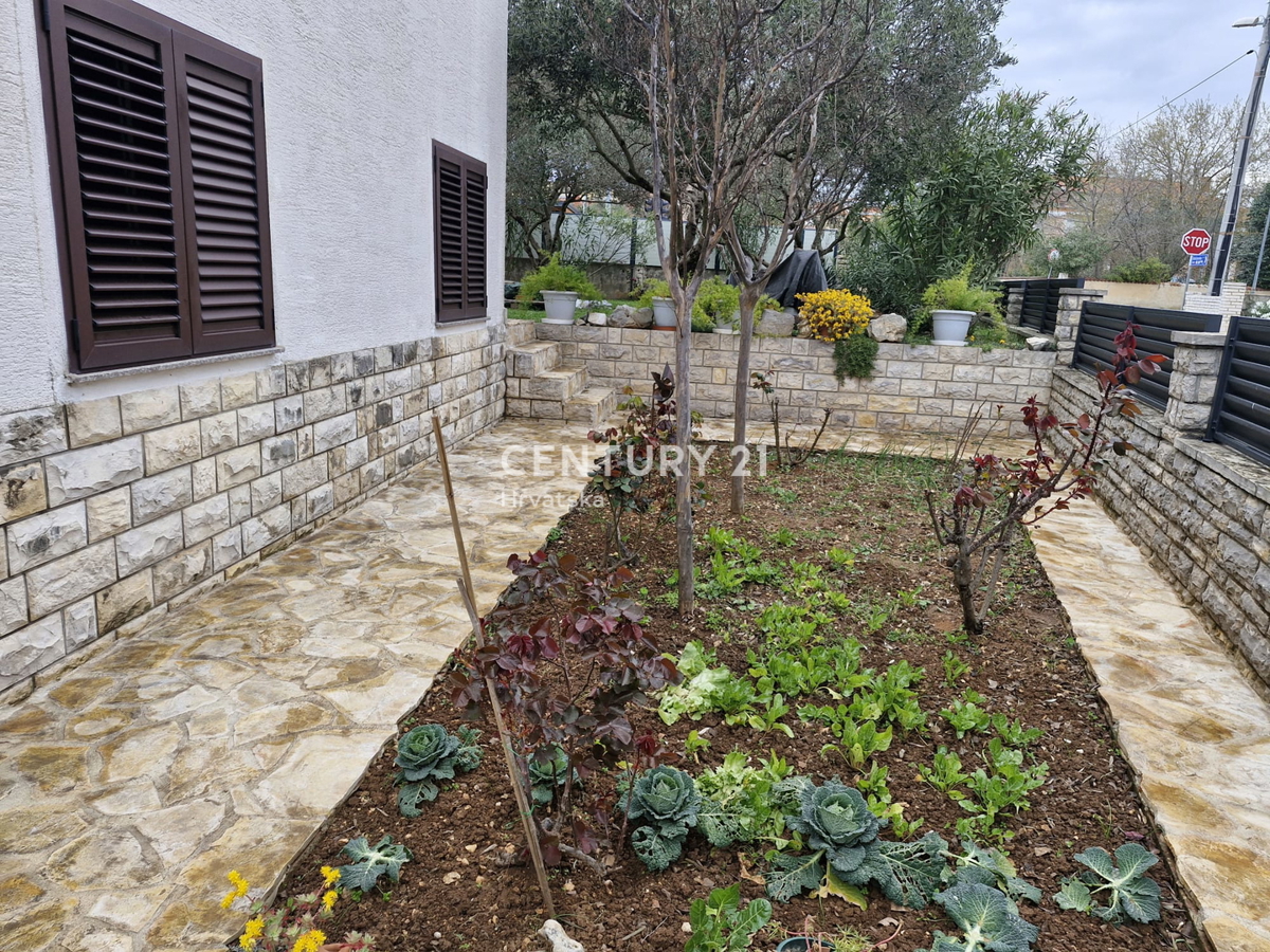 Turanj - Biograd na Moru - novozaprtjena obnovljena hiša