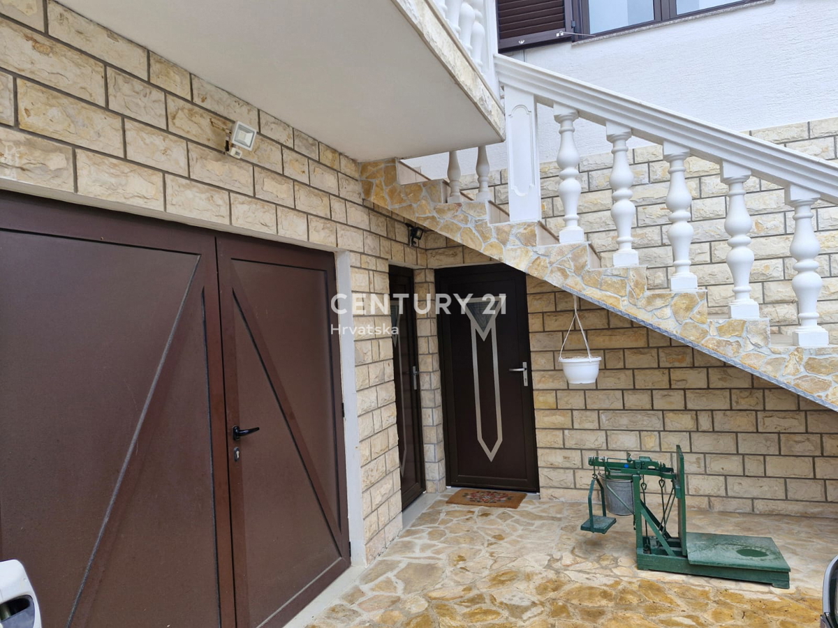 Turanj - Biograd na Moru - novozaprtjena obnovljena hiša