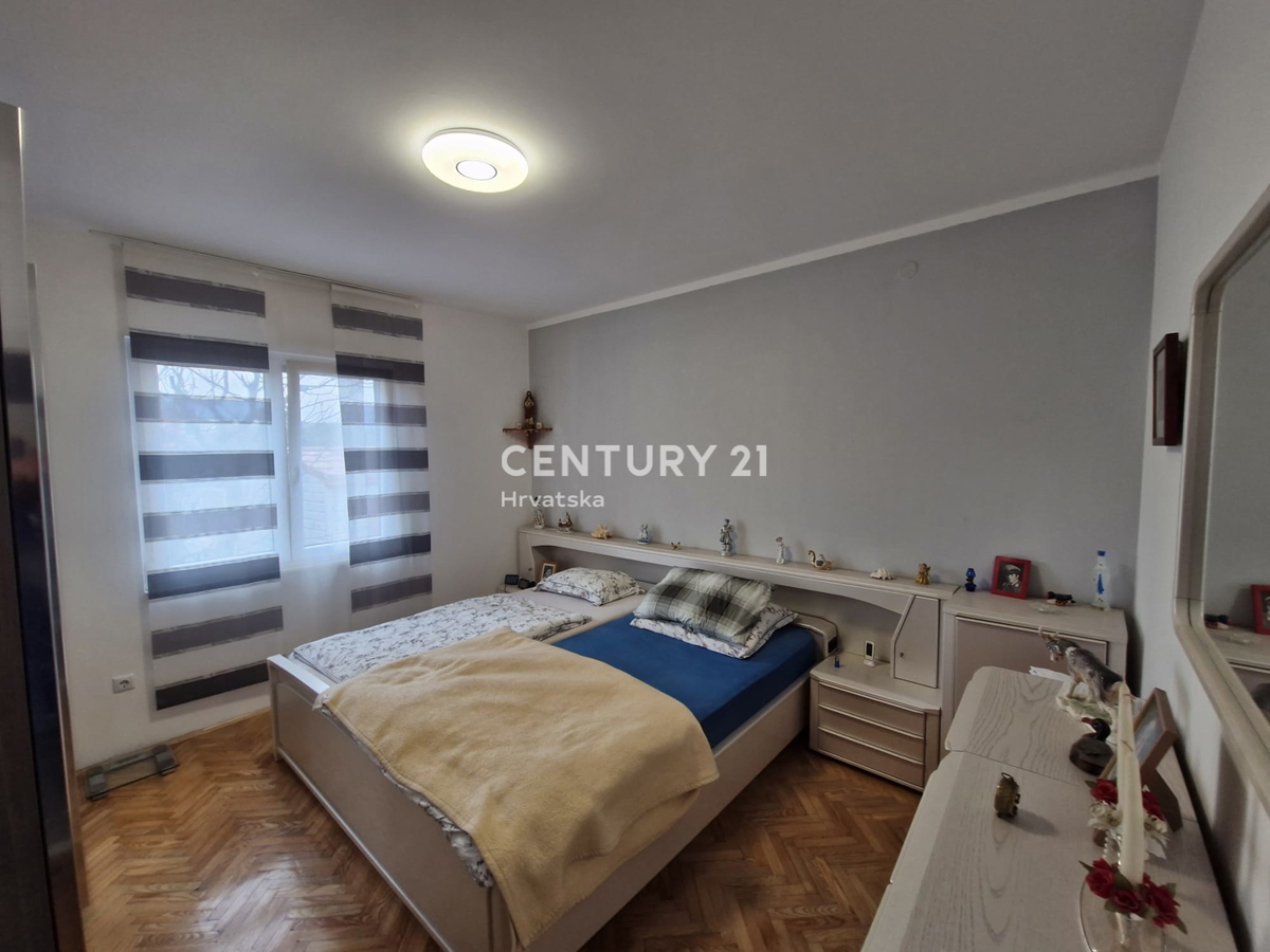 Turanj - Biograd na Moru - novozaprtjena obnovljena hiša