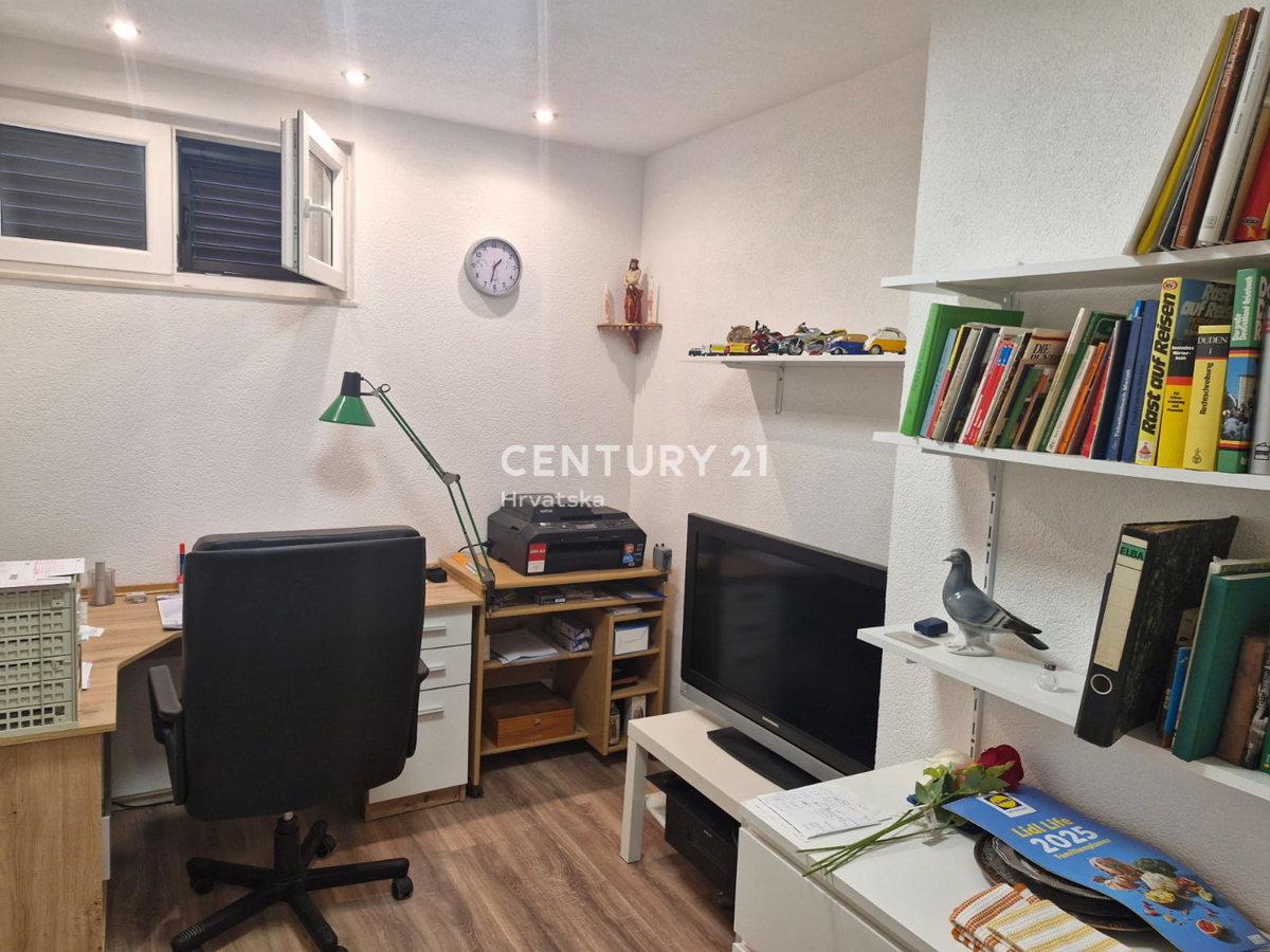 Turanj - Biograd na Moru - novozaprtjena obnovljena hiša