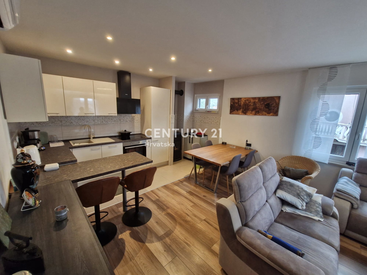 Turanj - Biograd na Moru - novozaprtjena obnovljena hiša