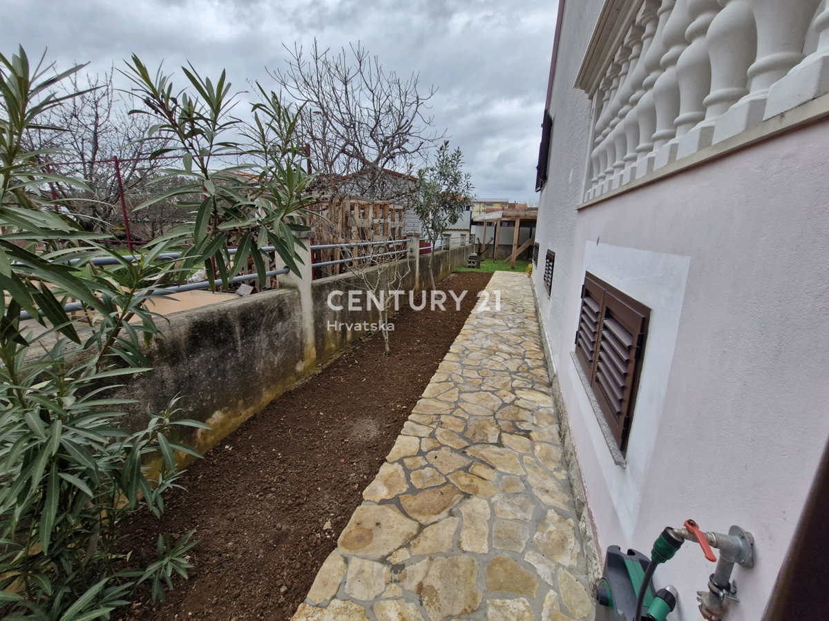 Turanj - Biograd na Moru - novozaprtjena obnovljena hiša