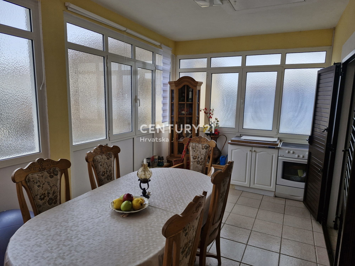 Turanj - Biograd na Moru - novozaprtjena obnovljena hiša