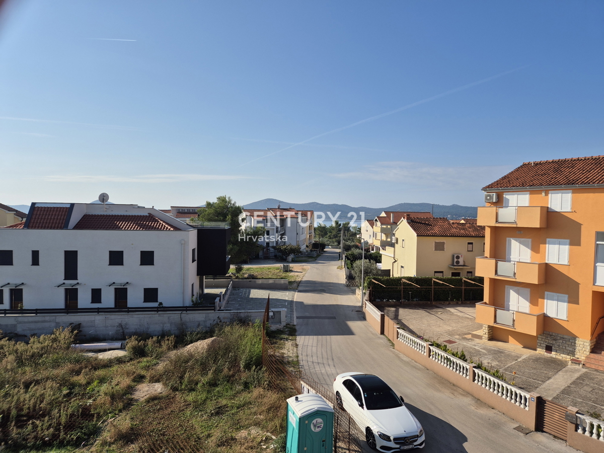 Biograd na morju - dvoprostorsko stanovanje v pritličju z vrtom