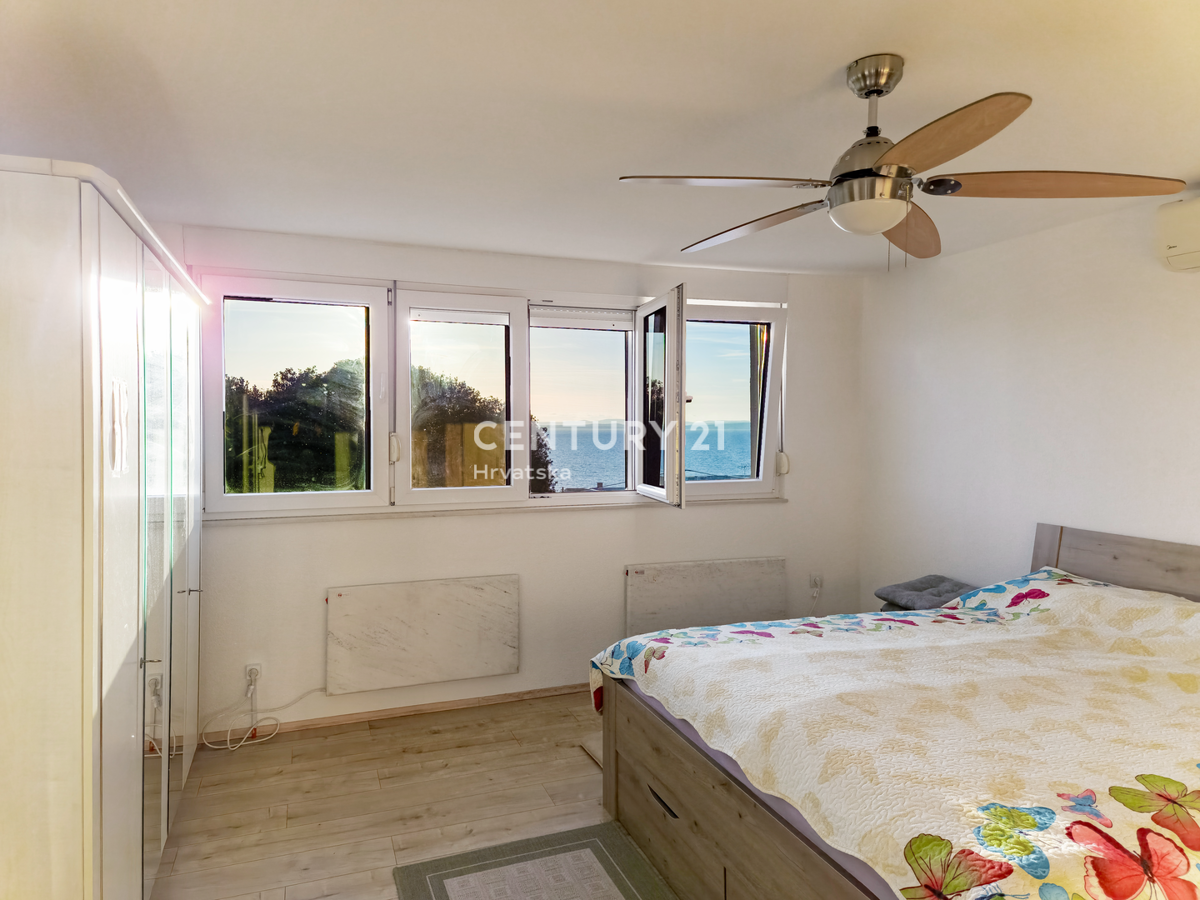 ZADAR, KOŽINO, HIŠA S 3 STANOVANJI, GARAŽA, POGLED NA MORJE, 200 m DO MORJA