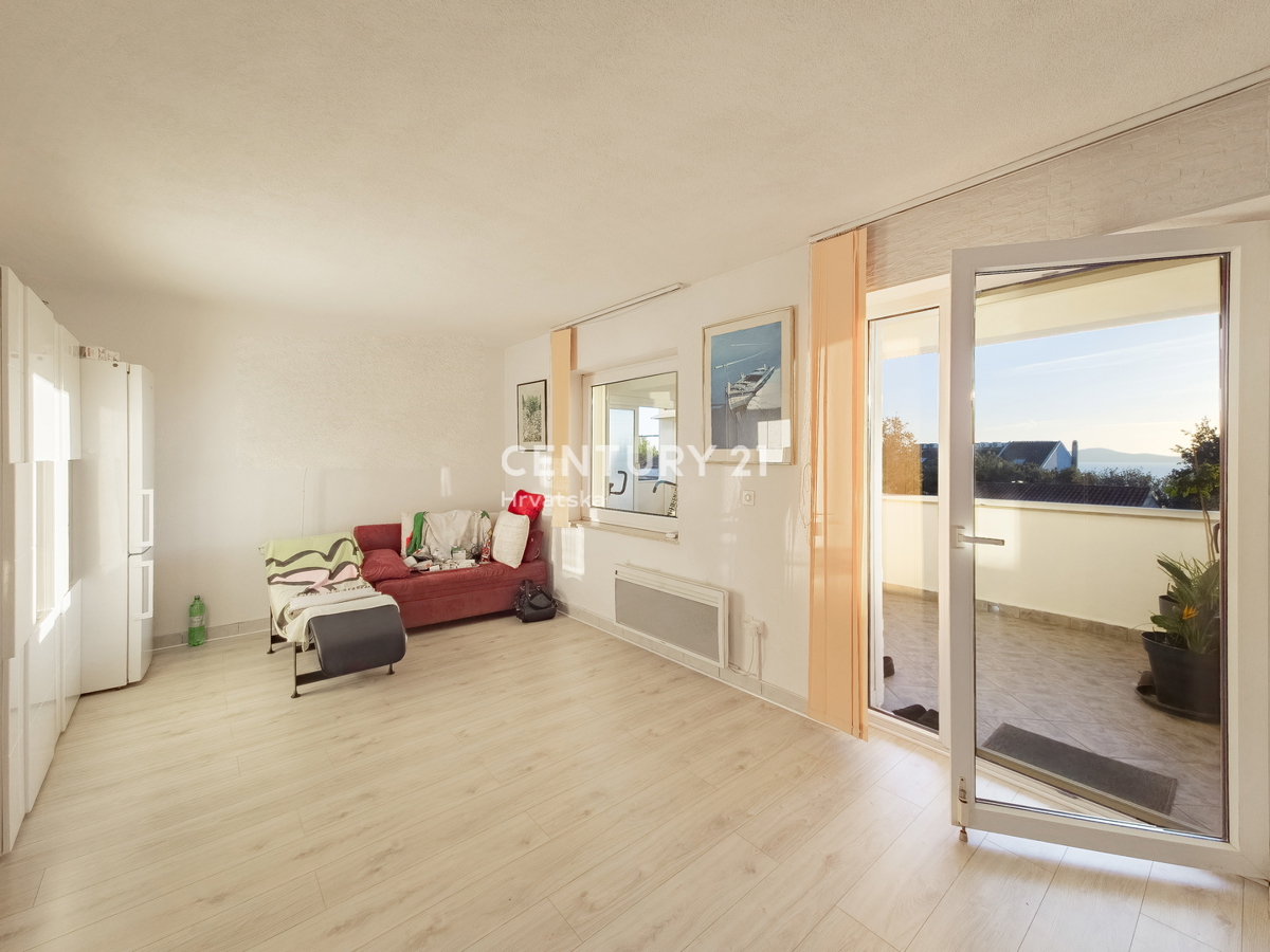 ZADAR, KOŽINO, HIŠA S 3 STANOVANJI, GARAŽA, POGLED NA MORJE, 200 m DO MORJA