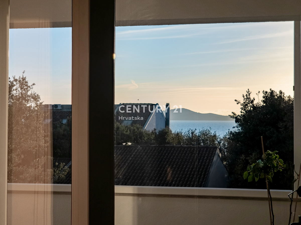 ZADAR, KOŽINO, HIŠA S 3 STANOVANJI, GARAŽA, POGLED NA MORJE, 200 m DO MORJA