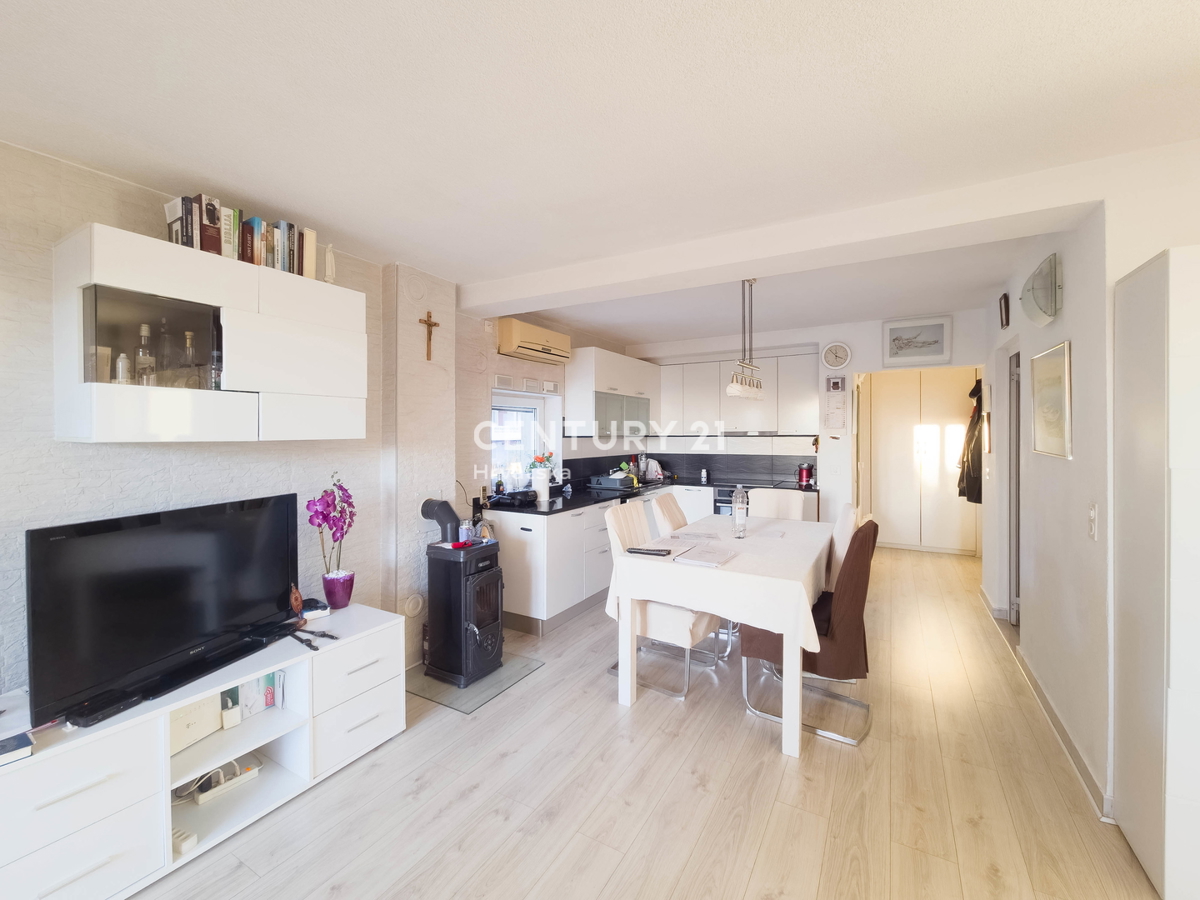 ZADAR, KOŽINO, HIŠA S 3 STANOVANJI, GARAŽA, POGLED NA MORJE, 200 m DO MORJA