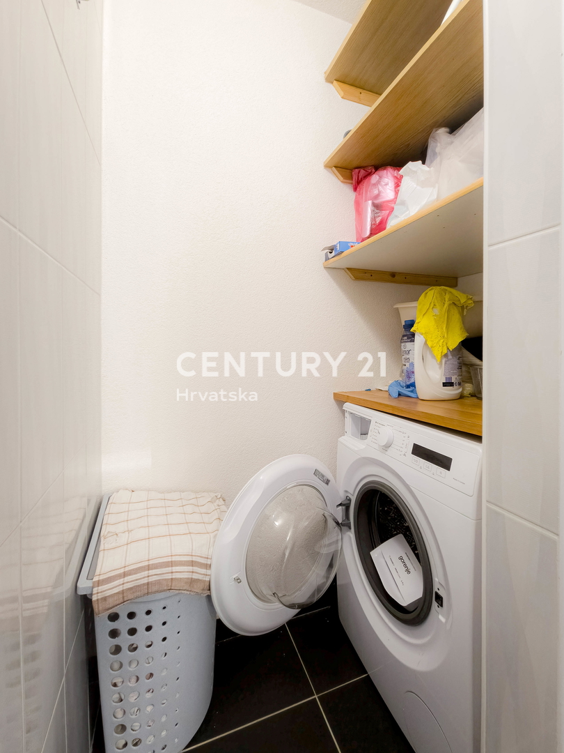 ZADAR, KOŽINO, HIŠA S 3 STANOVANJI, GARAŽA, POGLED NA MORJE, 200 m DO MORJA