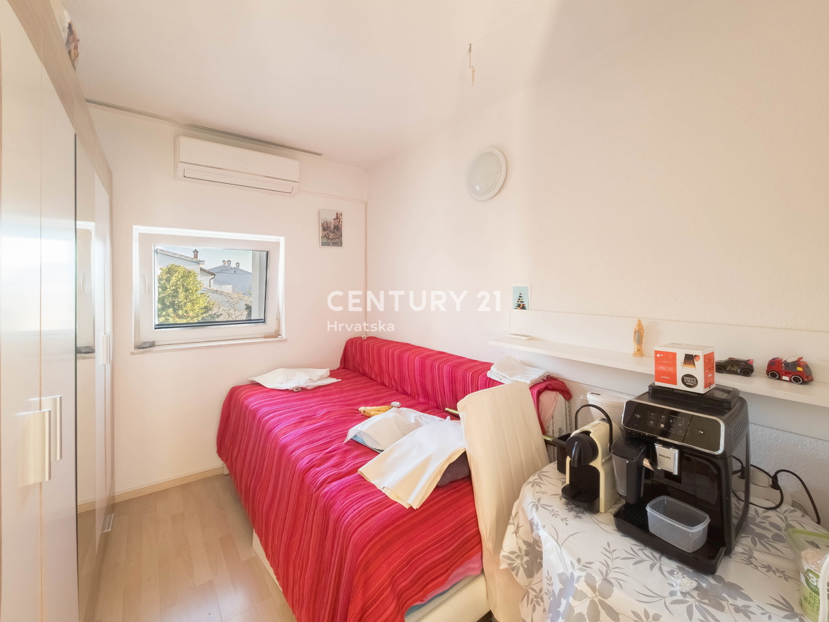 ZADAR, KOŽINO, HIŠA S 3 STANOVANJI, GARAŽA, POGLED NA MORJE, 200 m DO MORJA