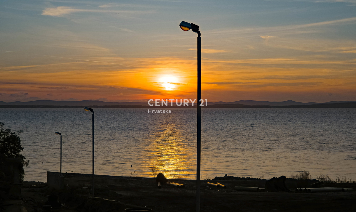 ZADAR, KOŽINO, HIŠA S 3 STANOVANJI, GARAŽA, POGLED NA MORJE, 200 m DO MORJA
