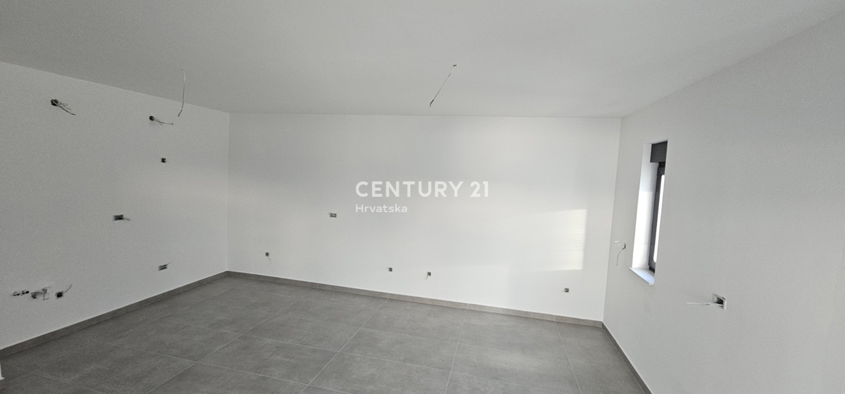 Pakoštane, dvoinpolsobno stanovanje z nadkrito ložo in strešno teraso s čudovitim razgledom na morje in otoke