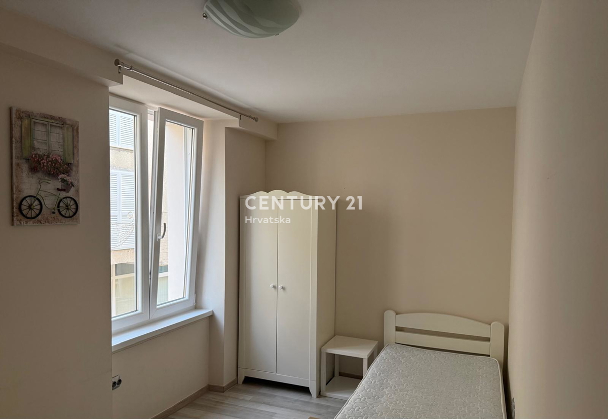 Zadar, Campo Castello, prodajam dvosobno stanovanje površine 51 m2 v 1. nadstropju stavbe