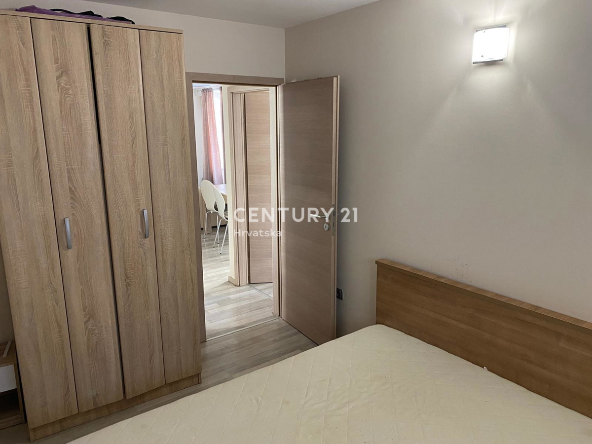 Zadar, Campo Castello, prodajam dvosobno stanovanje površine 51 m2 v 1. nadstropju stavbe