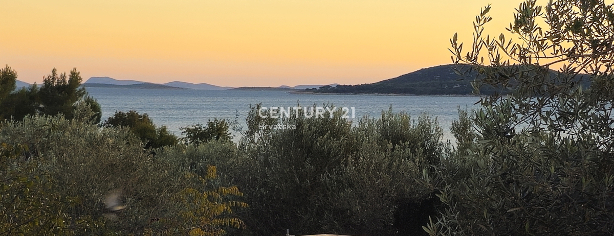Biograd na Moru, Kumenat, 2.900 m2 zemljišča v turistični coni