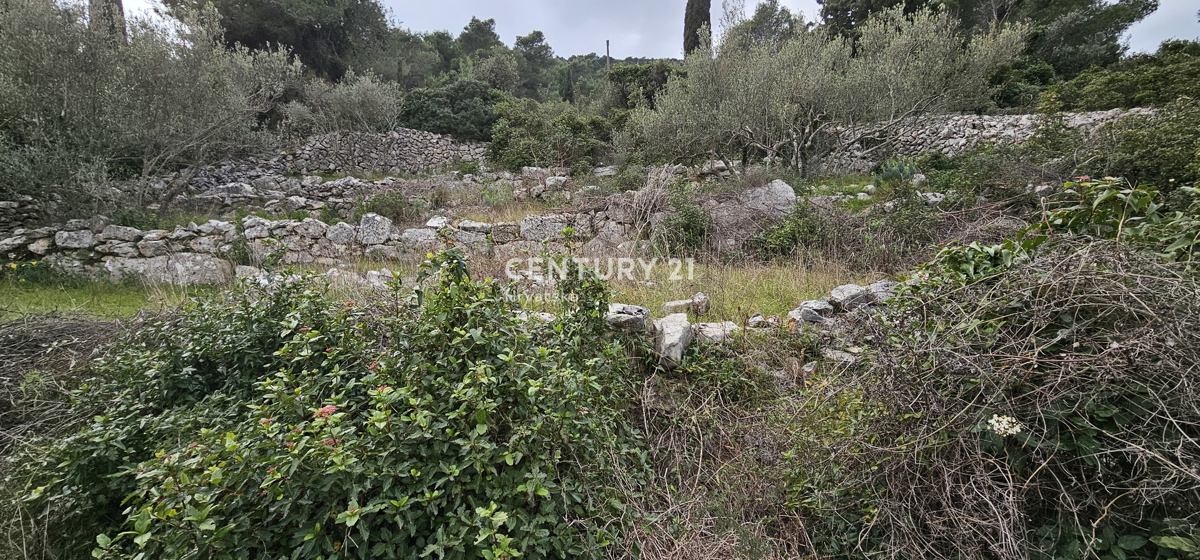 Preko, Kali Gradbeni parceli s pogledom na otok Ošljak in mesto Zadar