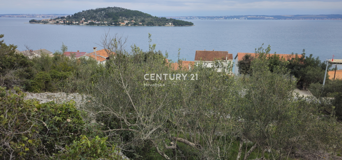 Preko, Kali Gradbeni parceli s pogledom na otok Ošljak in mesto Zadar