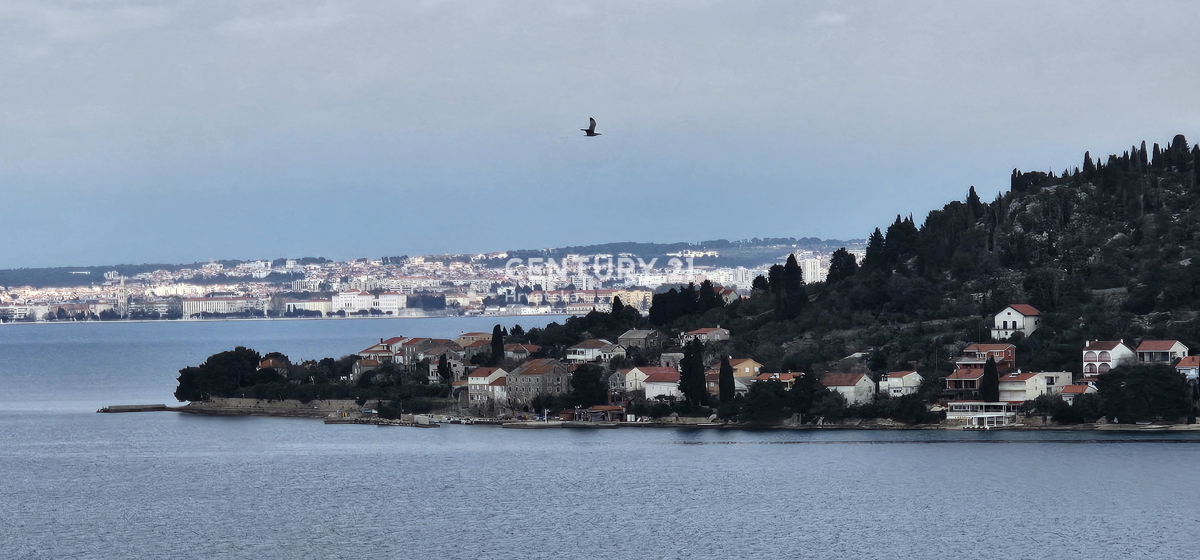 Preko, Kali Gradbeni parceli s pogledom na otok Ošljak in mesto Zadar