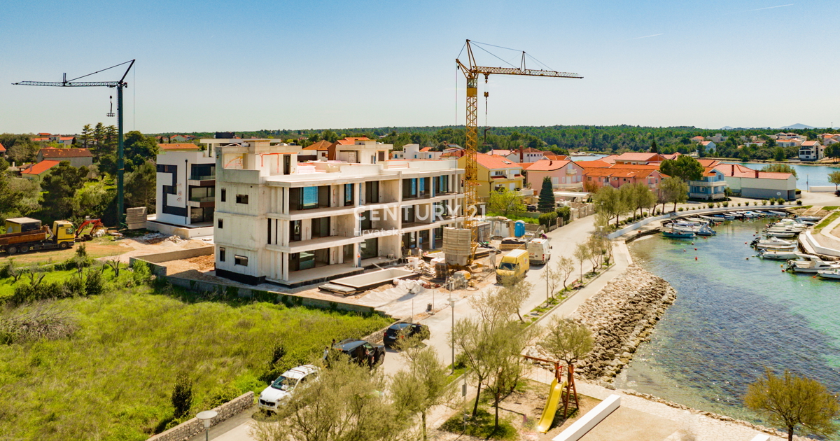 Zaton, 1. vrsta od morja, luksuzna novogradnja, pritličje A1, 223,59 m², vrt, bazen