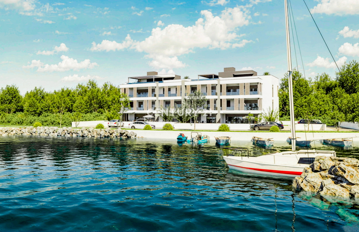 Zaton, 1. vrsta od morja, luksuzna novogradnja, pritličje A1, 223,59 m², vrt, bazen