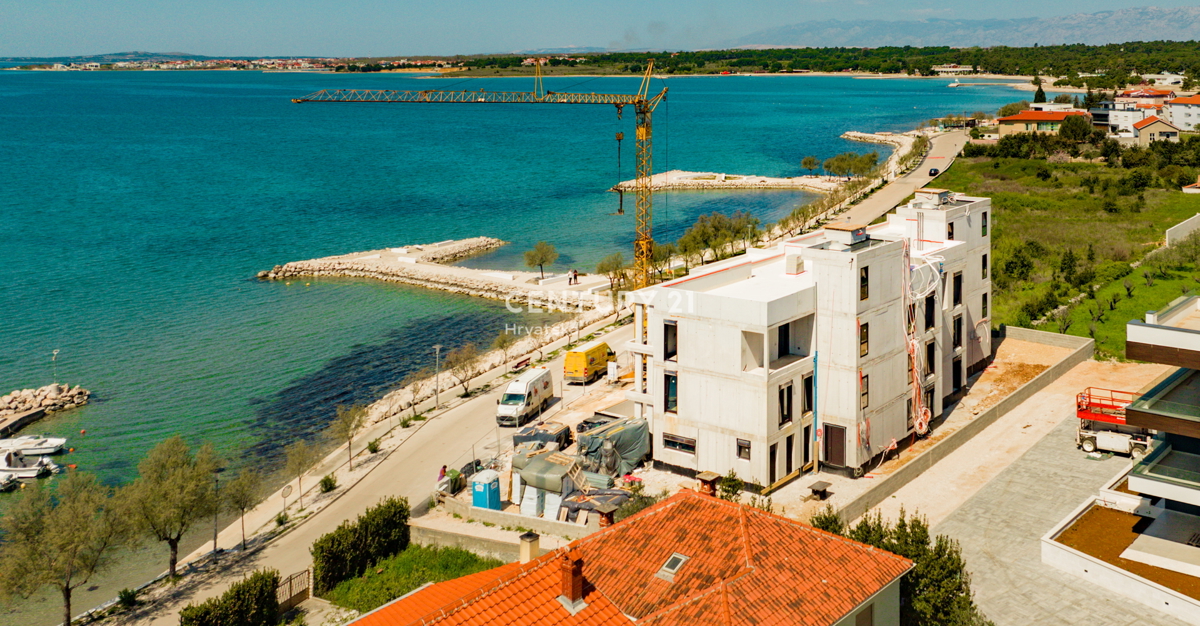 Zaton, 1. vrsta od morja, luksuzna novogradnja, pritličje A1, 223,59 m², vrt, bazen