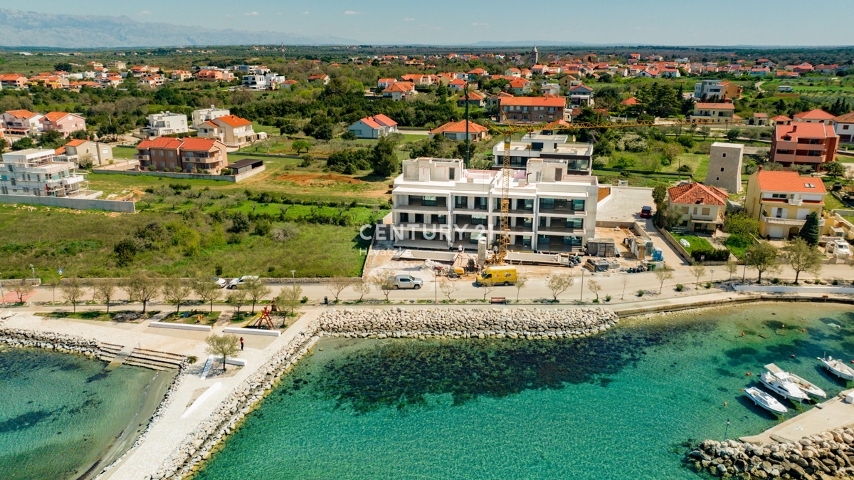 Zaton, 1. vrsta od morja, luksuzna novogradnja, pritličje A1, 223,59 m², vrt, bazen