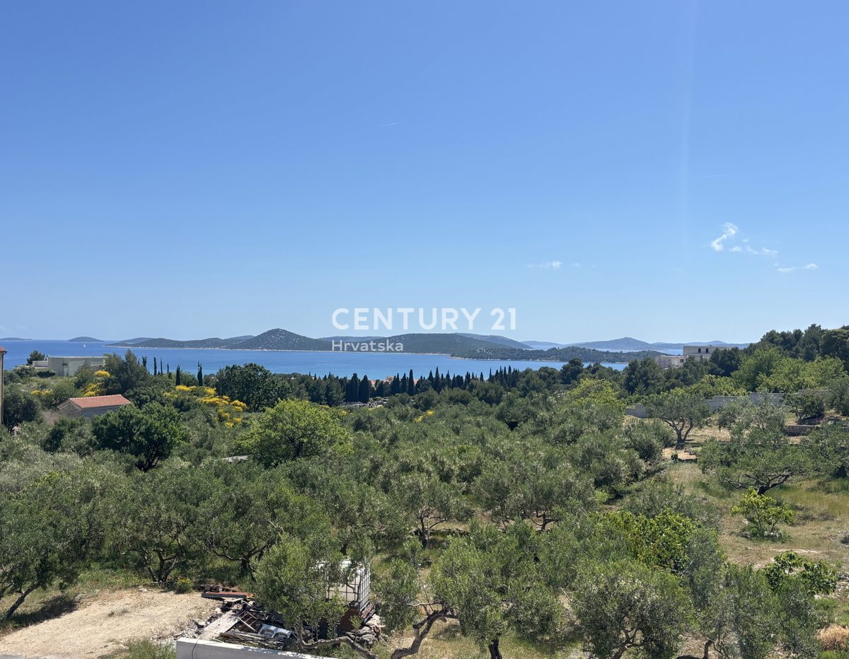 Vodice, dvojna hiša s strešno teraso in dvema parkirnima mestoma