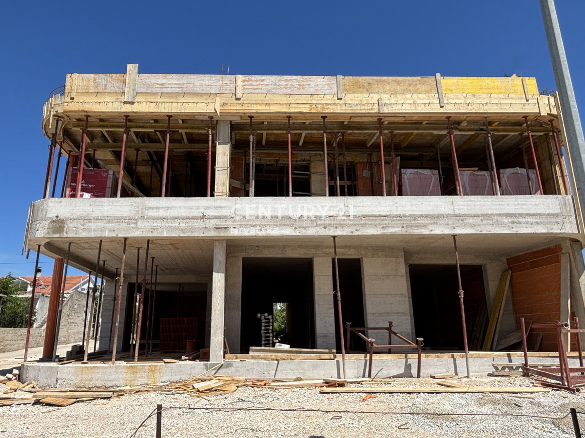 NOVOGRADNJA V VODICAH: VEČ KOT 100 M², JUŽNOZAHODNA ORIENTACIJA, 3 MINUTE DO MORJA