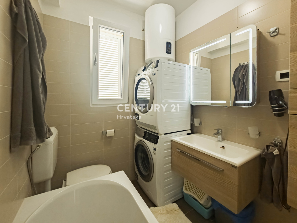 PETRČANE, STANOVANJE 2 VRSTE V VRSTI OB MORJU, SUNNYSIDE RESORT, PRIZEMLJE, OPREMLJENO