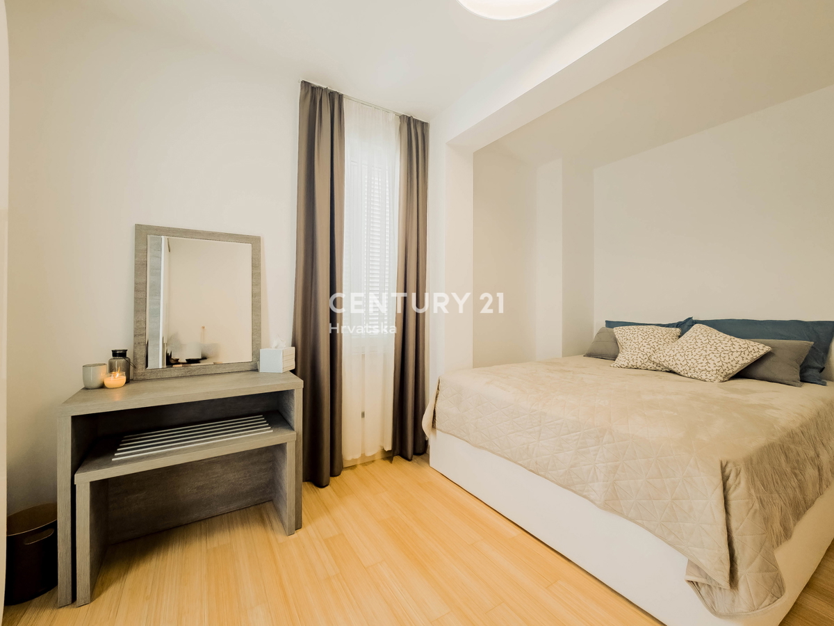 PETRČANE, STANOVANJE 2 VRSTE V VRSTI OB MORJU, SUNNYSIDE RESORT, PRIZEMLJE, OPREMLJENO